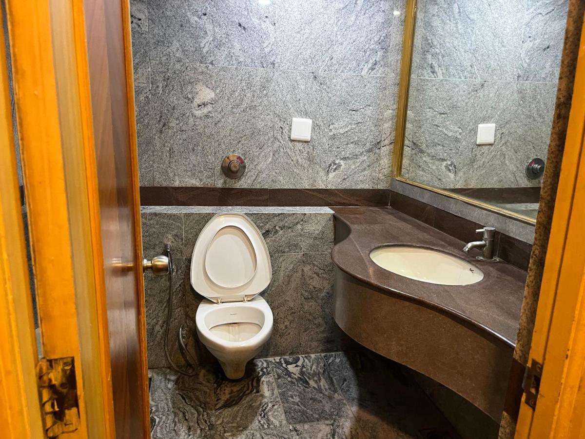 Asr Guesthouse ตีรูปาติ ภายนอก รูปภาพ