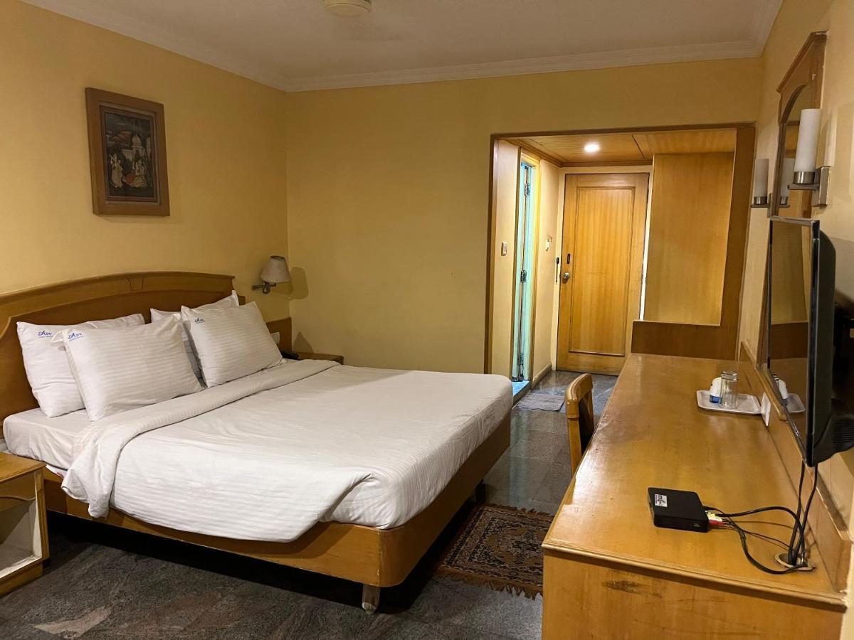 Asr Guesthouse ตีรูปาติ ภายนอก รูปภาพ