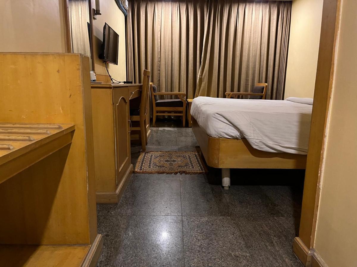 Asr Guesthouse ตีรูปาติ ภายนอก รูปภาพ